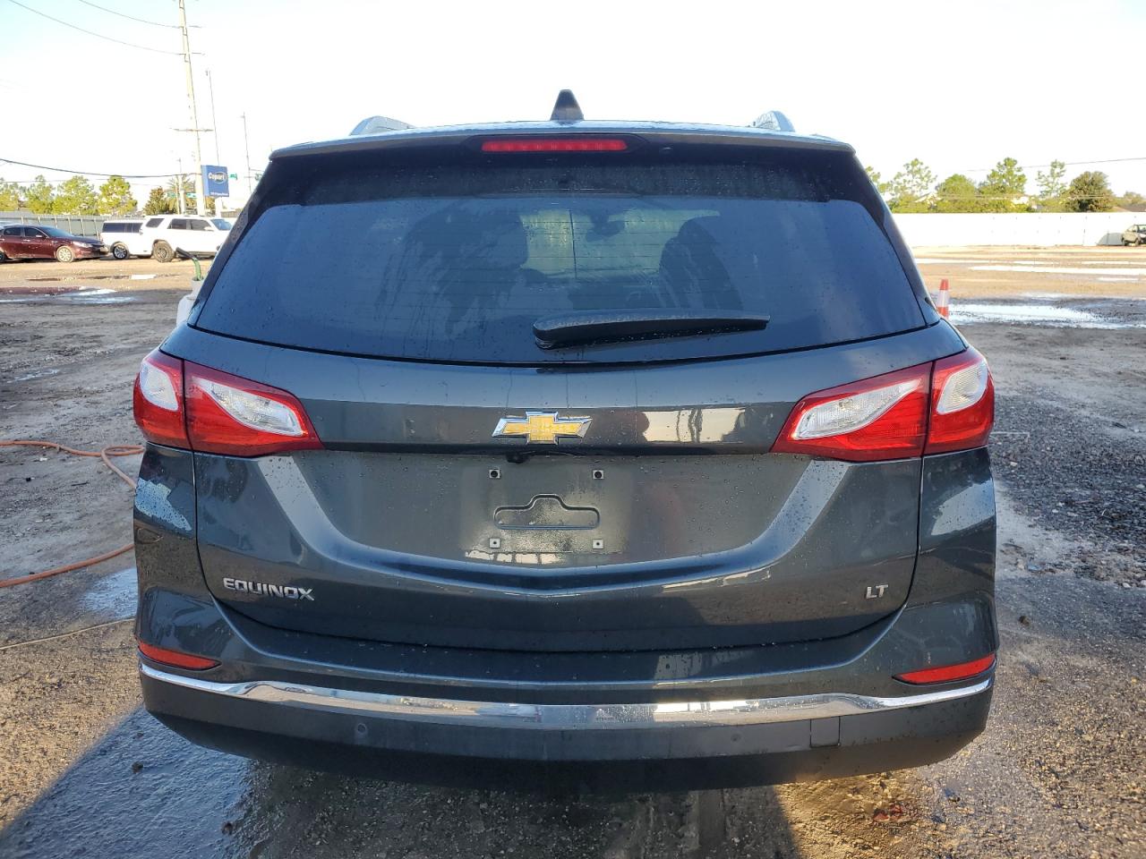 2GNAXJEV8J6131431 2018 Chevrolet Equinox Lt