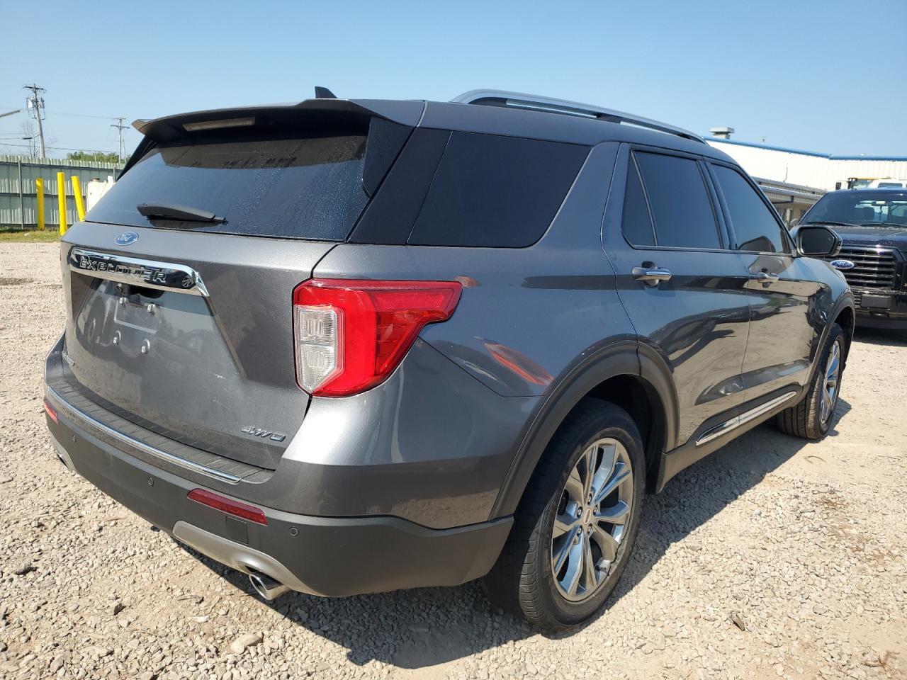 2022 Ford Explorer - Image 3