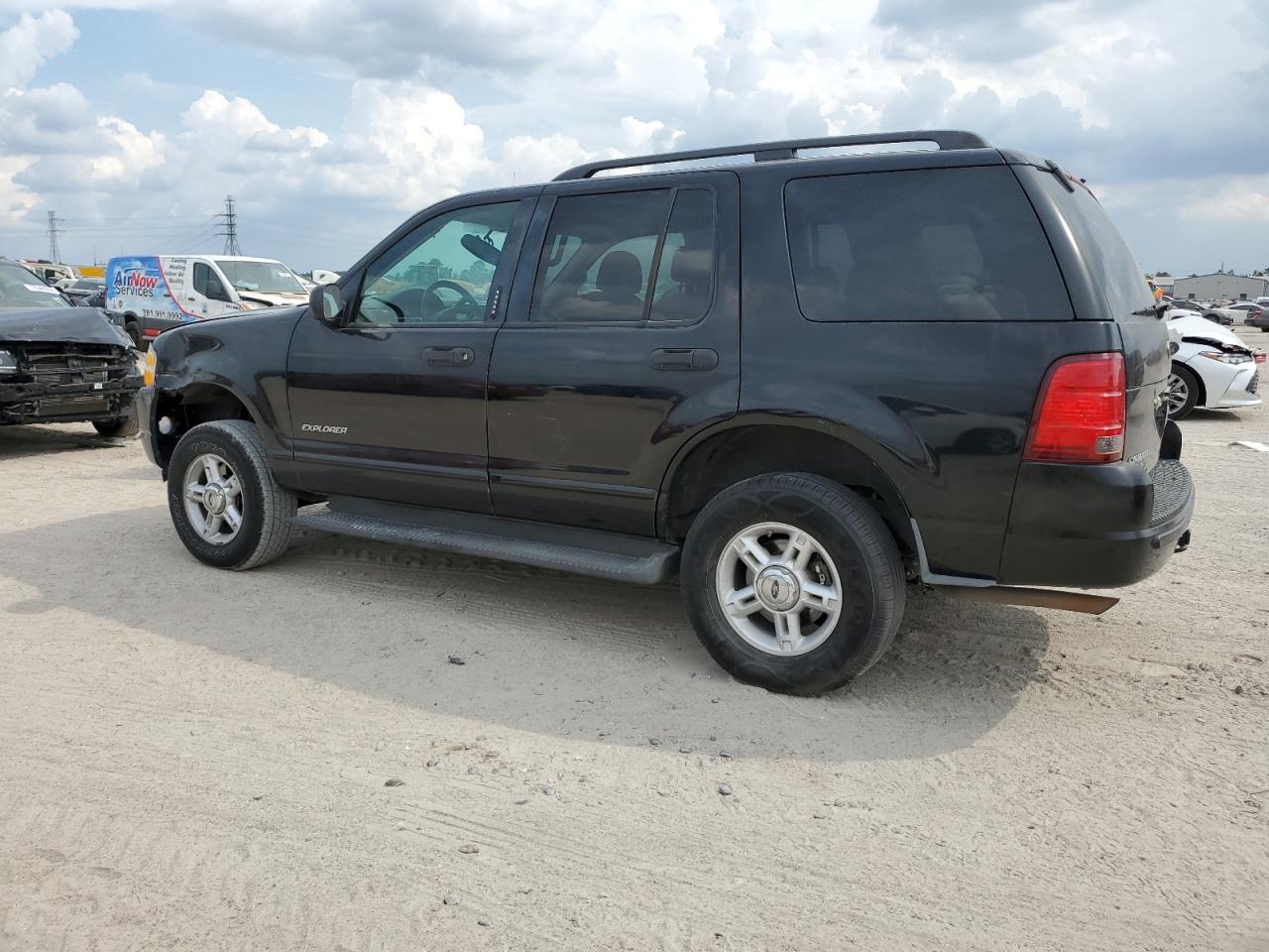 2004 Ford Explorer - Image 2