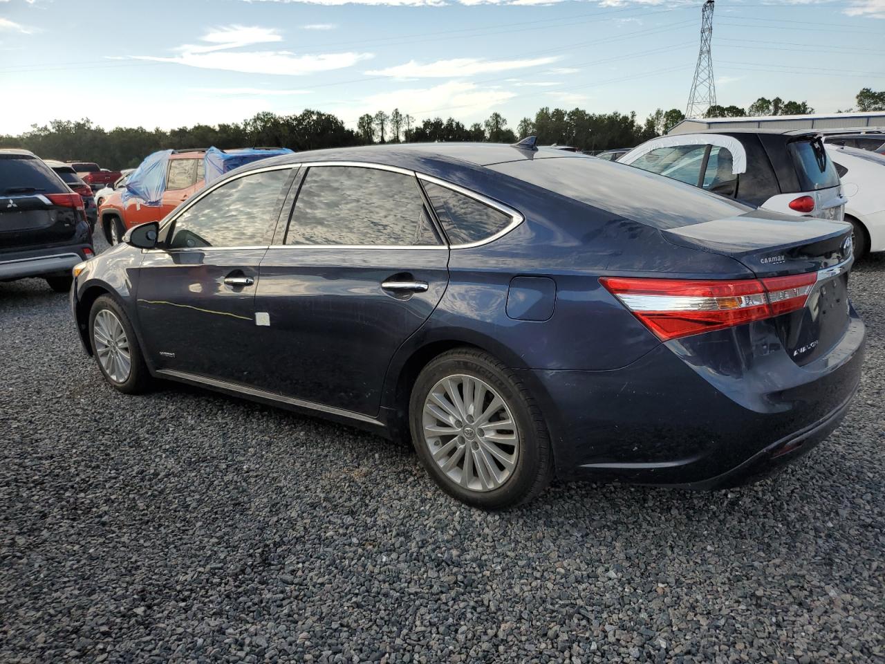2014 Toyota Avalon - Image 2