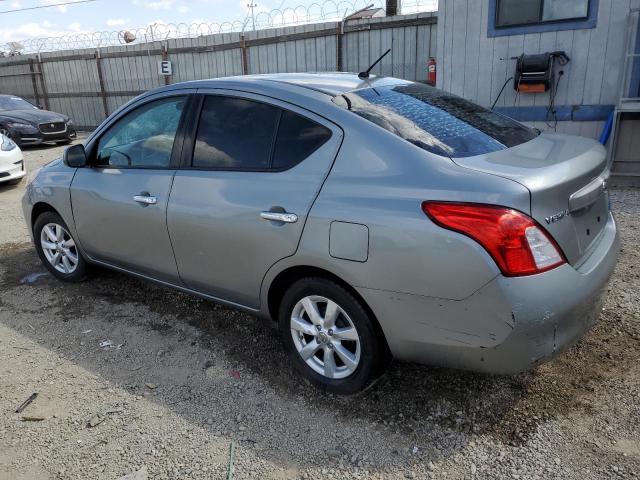 Седани NISSAN VERSA 2012 Сріблястий