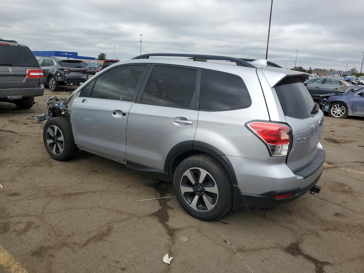 JF2SJAEC4JH617825 2018 Subaru Forester 2.5I Premium