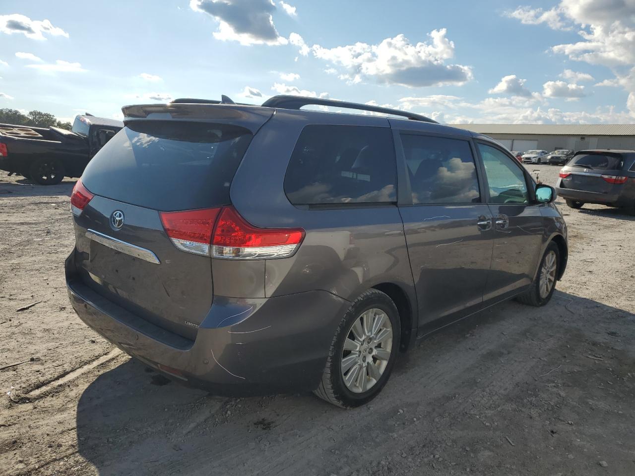 2011 Toyota Sienna Xle VIN: 5TDYK3DC1BS013469 Lot: 72155614