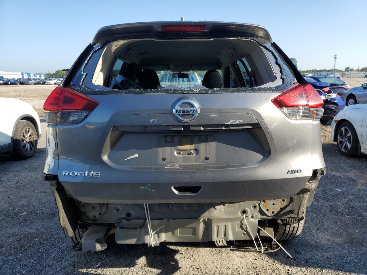 2017 Nissan Rogue S VIN: JN8AT2MVXHW015292 Lot: 71761834