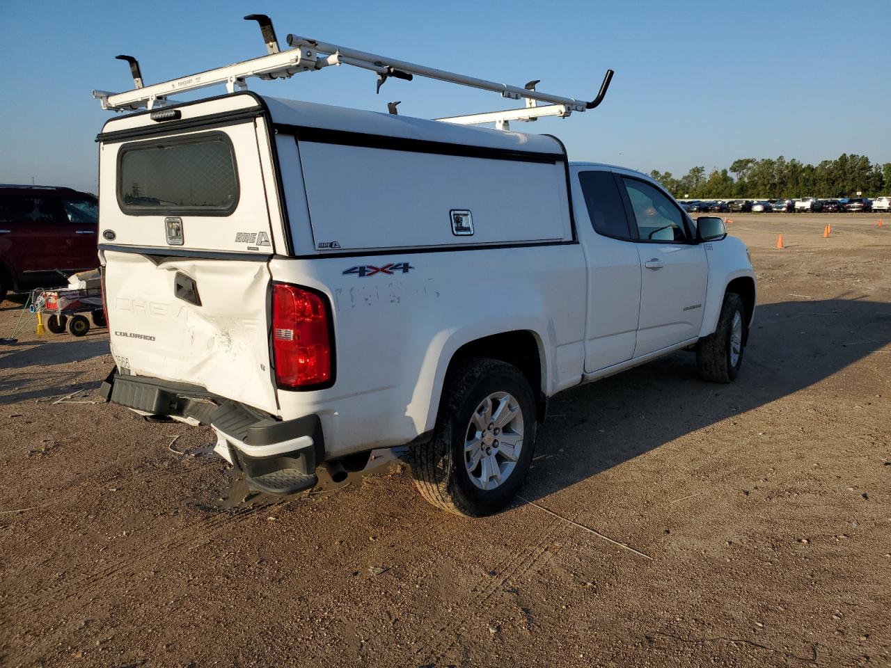 VIN 1GCHTCEA1N1170396 2022 CHEVROLET COLORADO no.3