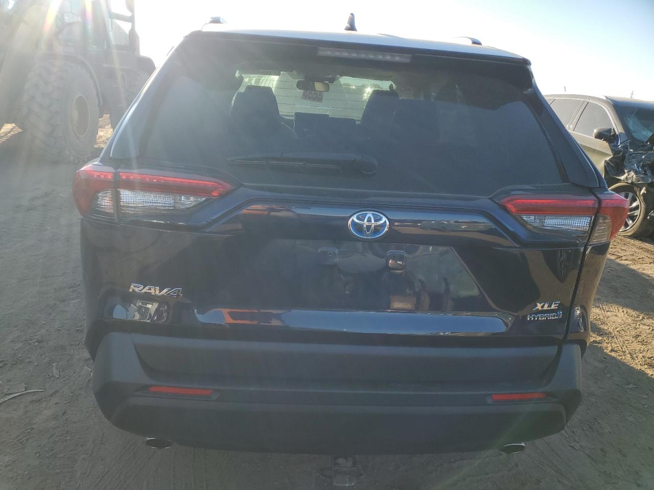 JTMRWRFV6KD024747 2019 Toyota Rav4 Xle