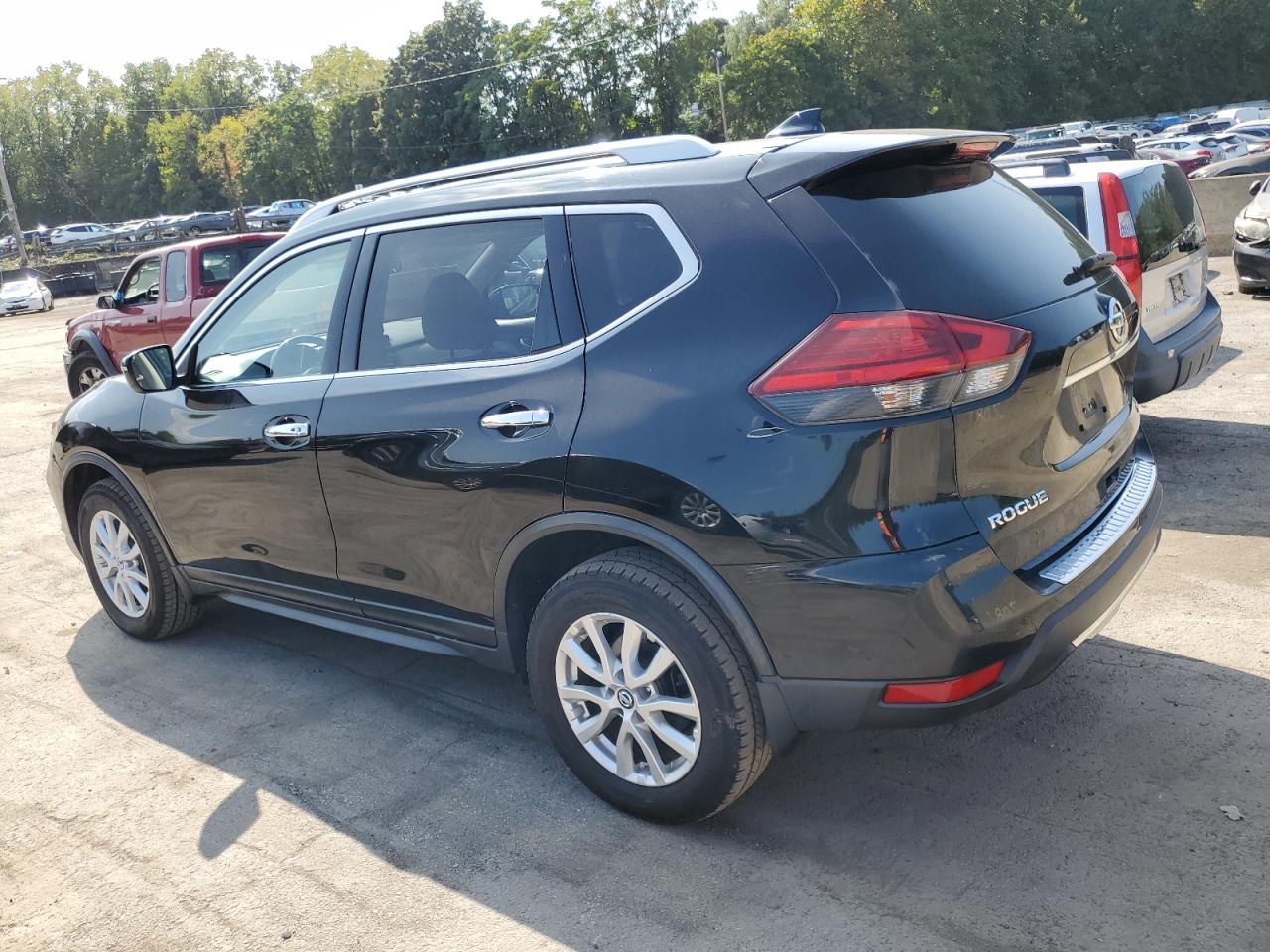 JN8AT2MV3HW266378 2017 NISSAN ROGUE - Image 2