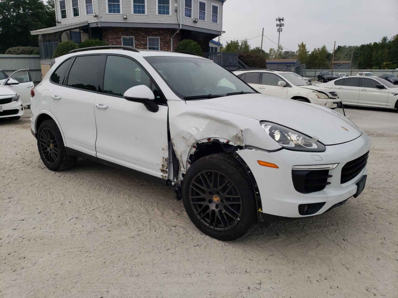 2017 Porsche Cayenne VIN: WP1AA2A25HKA82142 Lot: 71612574