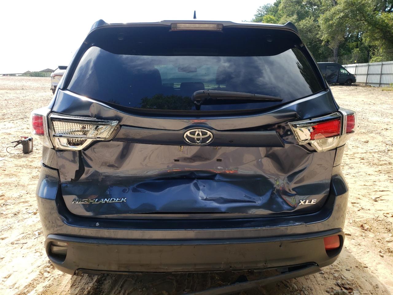 5TDKKRFH5GS501266 2016 Toyota Highlander Xle