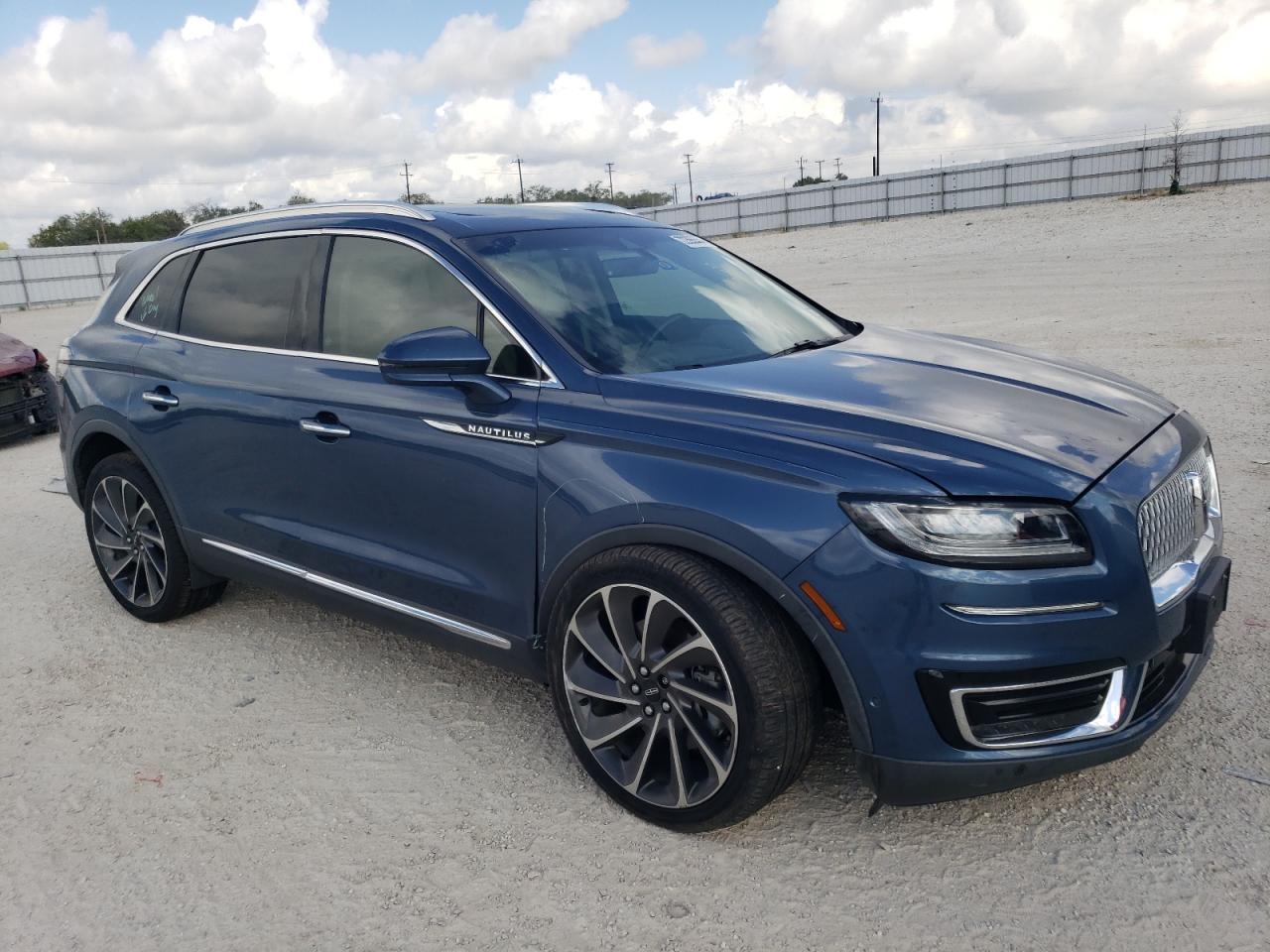 2019 Lincoln Nautilus - Image 4