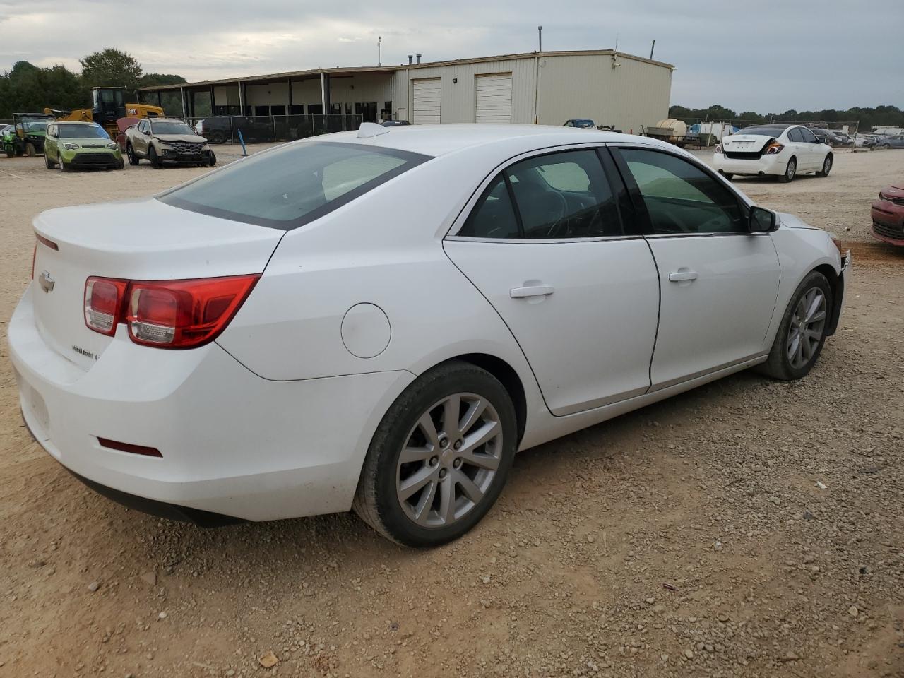 VIN 1G11E5SL5EU130990 2014 CHEVROLET MALIBU no.3