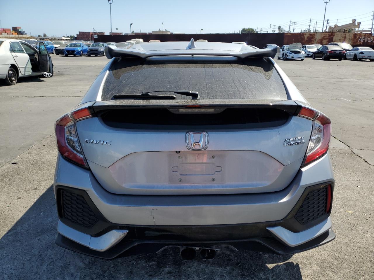 SHHFK7H9XJU409236 2018 Honda Civic Sport Touring