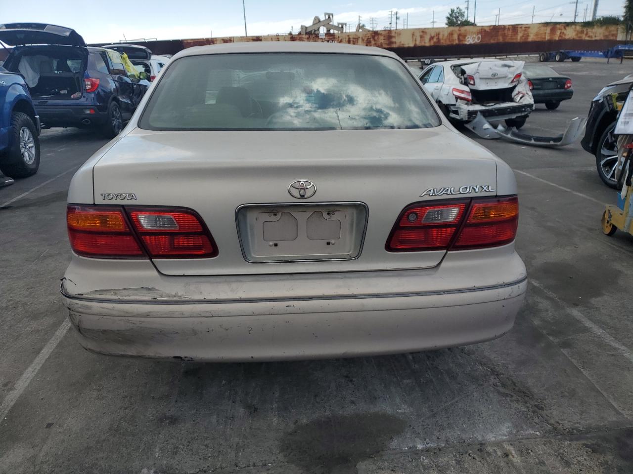 1998 Toyota Avalon Xl VIN: 4T1BF18B8WU229882 Lot: 71126134