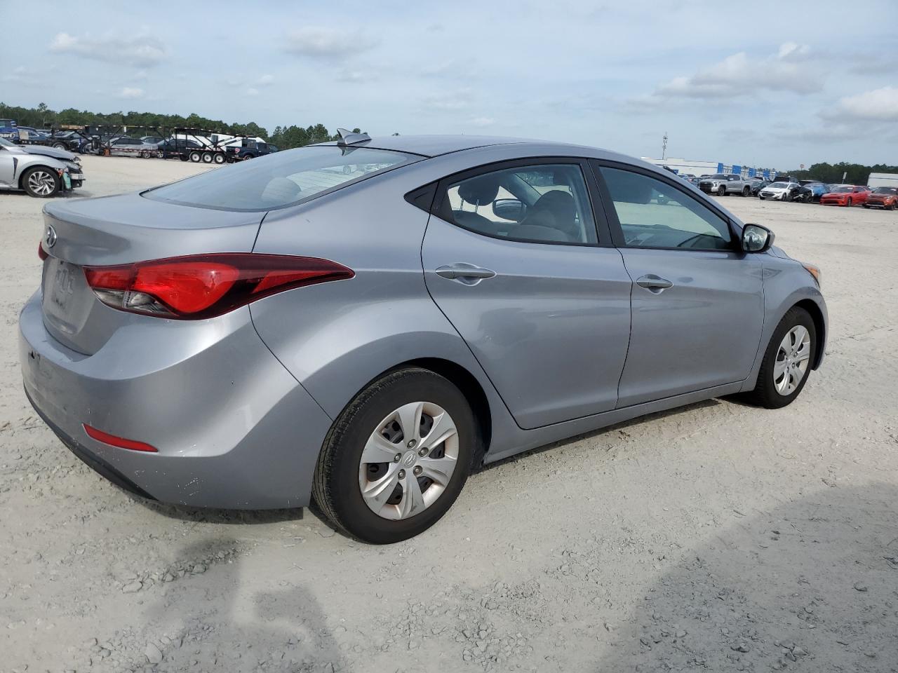 2016 Hyundai Elantra - Image 3