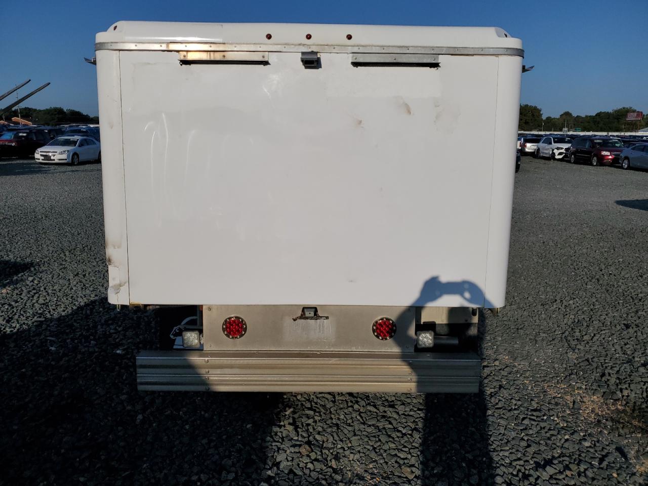 2017 Ford Econoline E350 Super Duty Cutaway Van VIN: 1FDWE3FS4HDC68653 Lot: 83923404