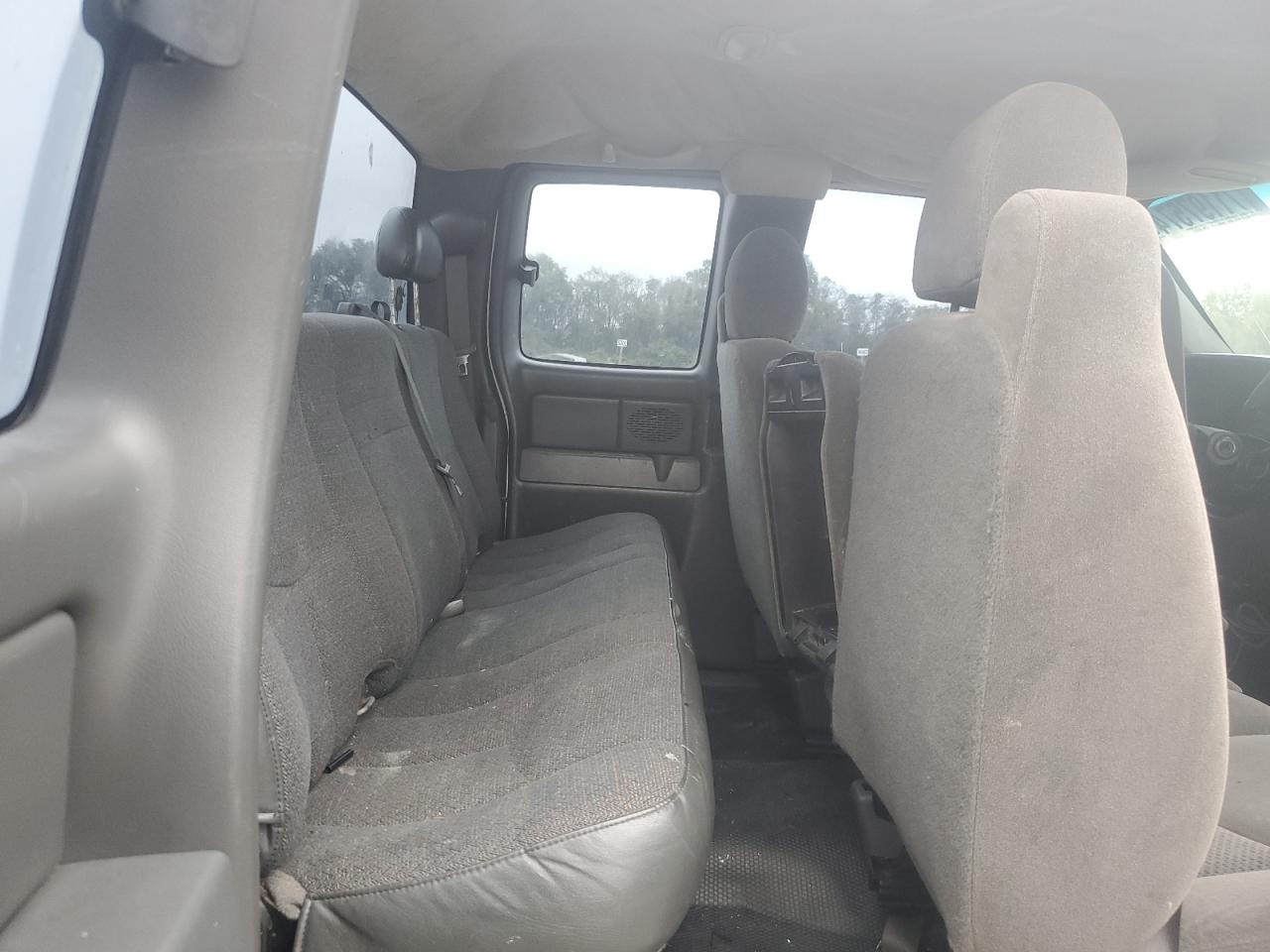 2006 Chevrolet Silverado - Image 10