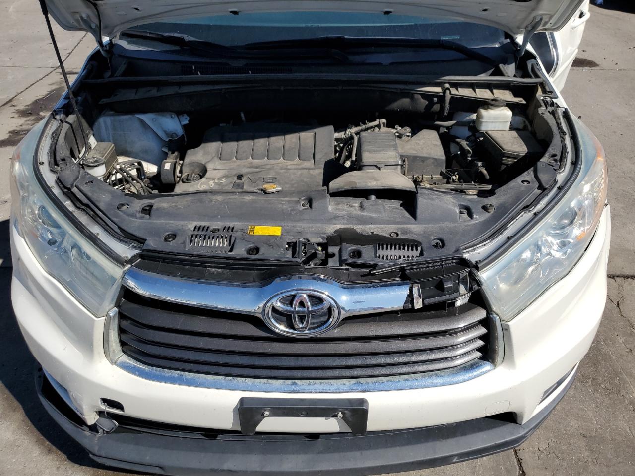 5TDJKRFHXES043975 2014 Toyota Highlander Xle