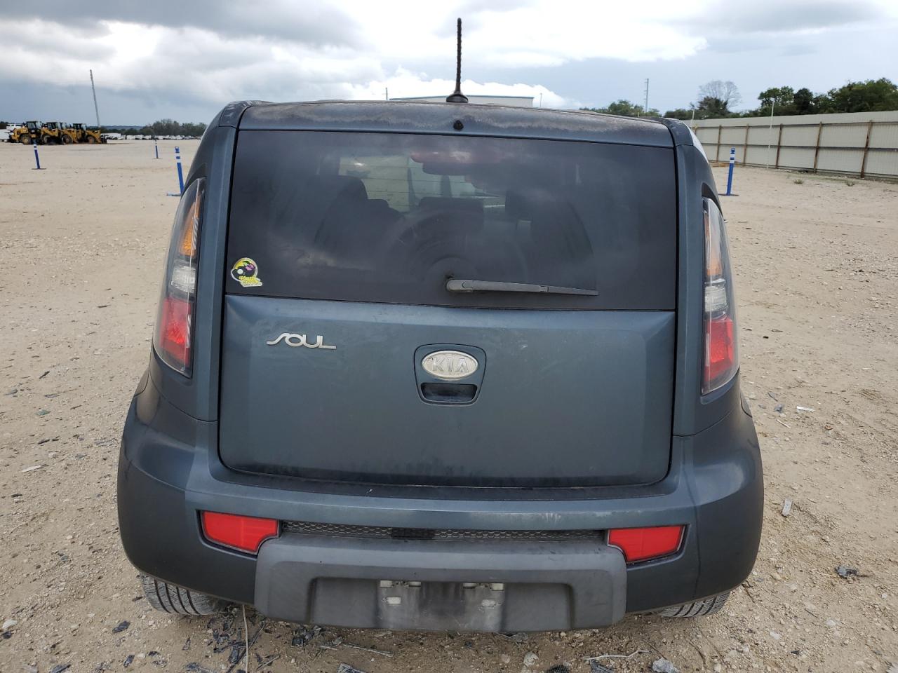 KNDJT2A28B7341194 2011 Kia Soul +