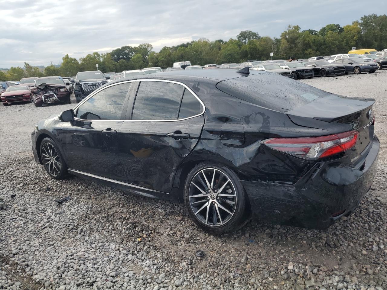 4T1G11AK7NU706394 Toyota Camry SE 2