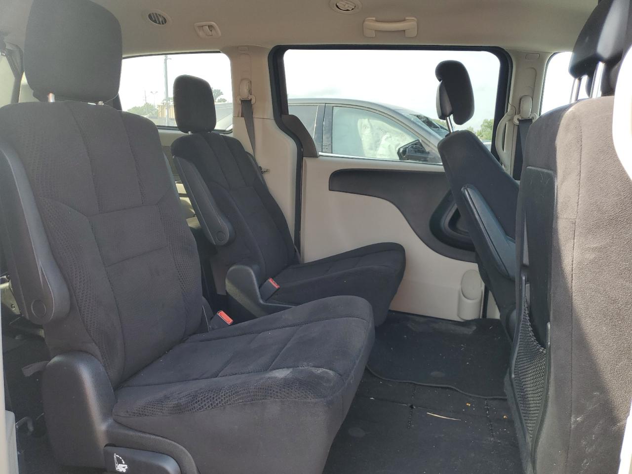 2013 Dodge Caravan - Image 11