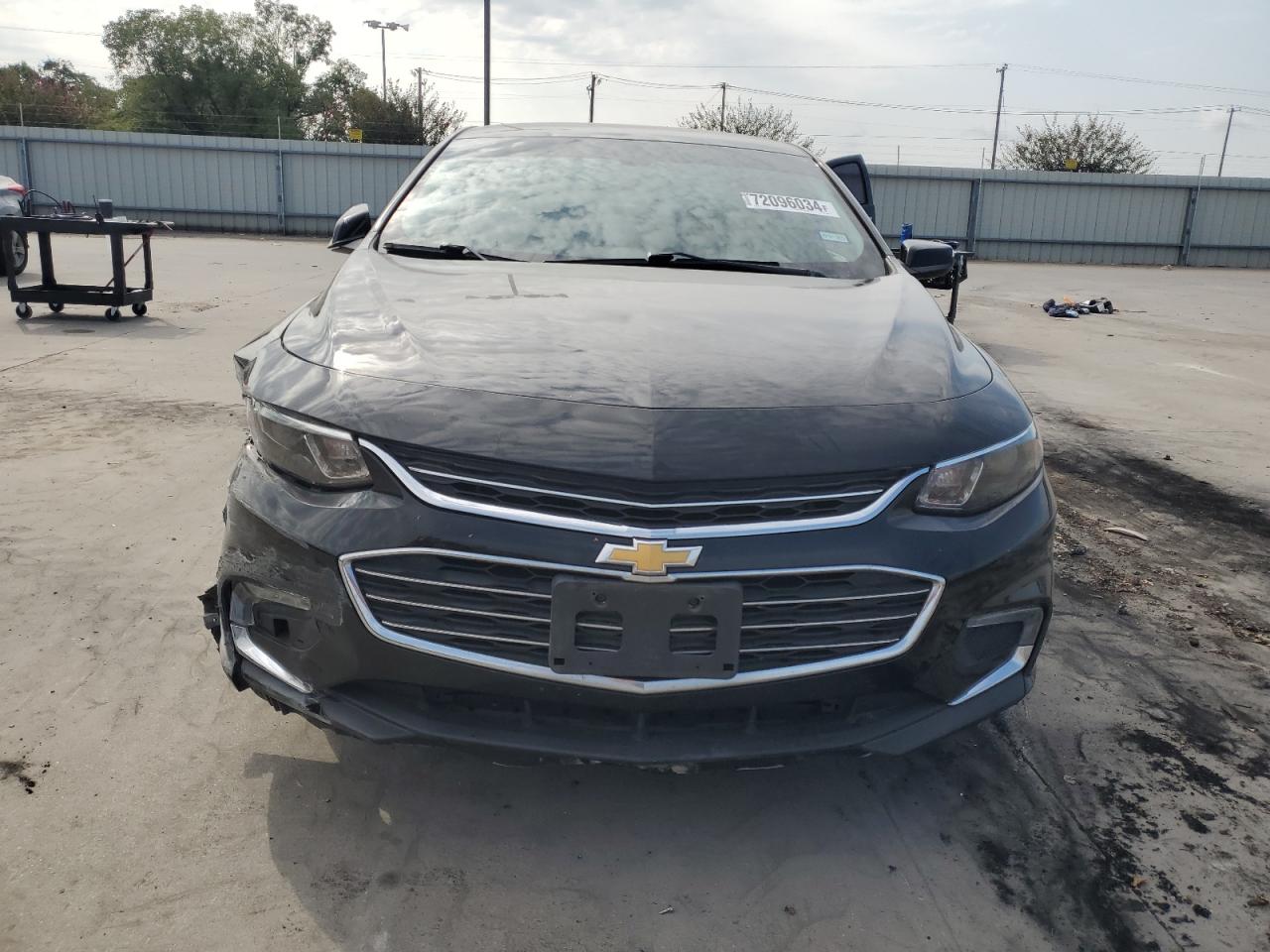 1G1ZD5ST1JF252475 2018 Chevrolet Malibu Lt