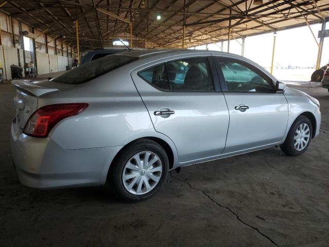 Sedans NISSAN VERSA 2016 Srebrny