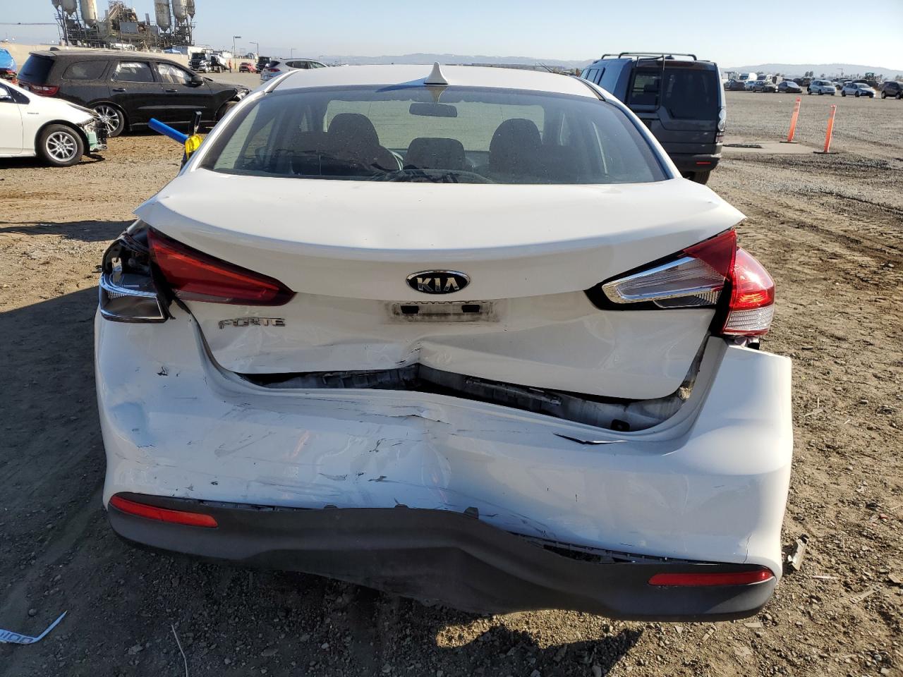 3KPFK4A71JE180167 2018 Kia Forte Lx