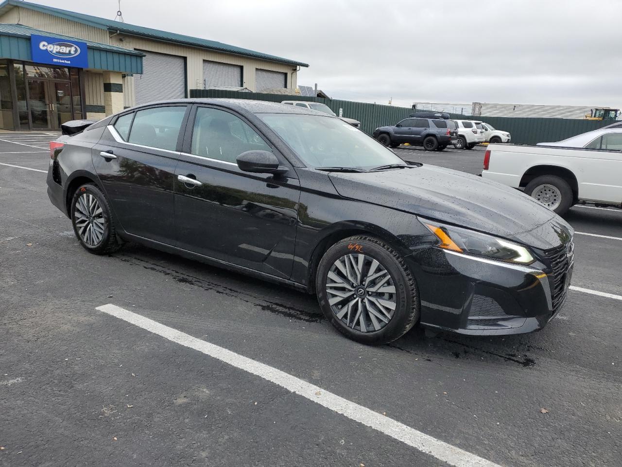 2024 Nissan Altima - Image 4