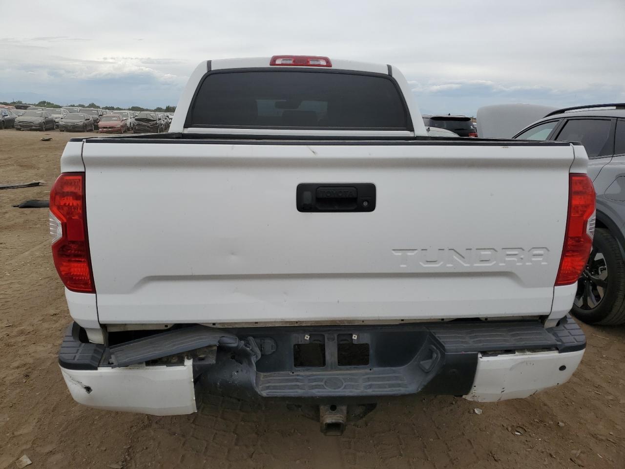 5TFDY5F16JX736585 2018 Toyota Tundra Crewmax Sr5