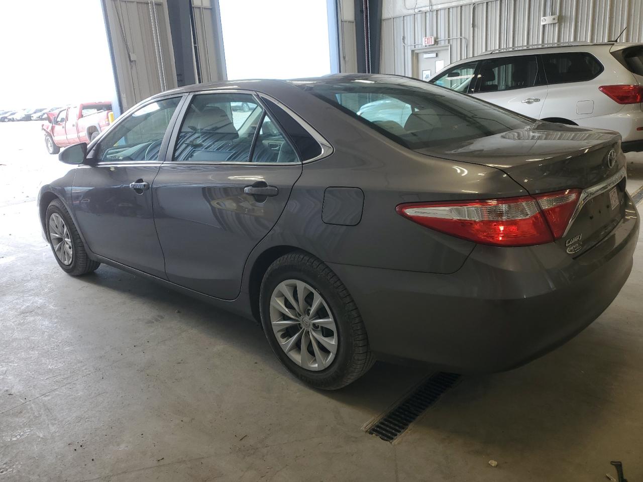 4T1BF1FK9HU728535 2017 TOYOTA CAMRY - Image 2