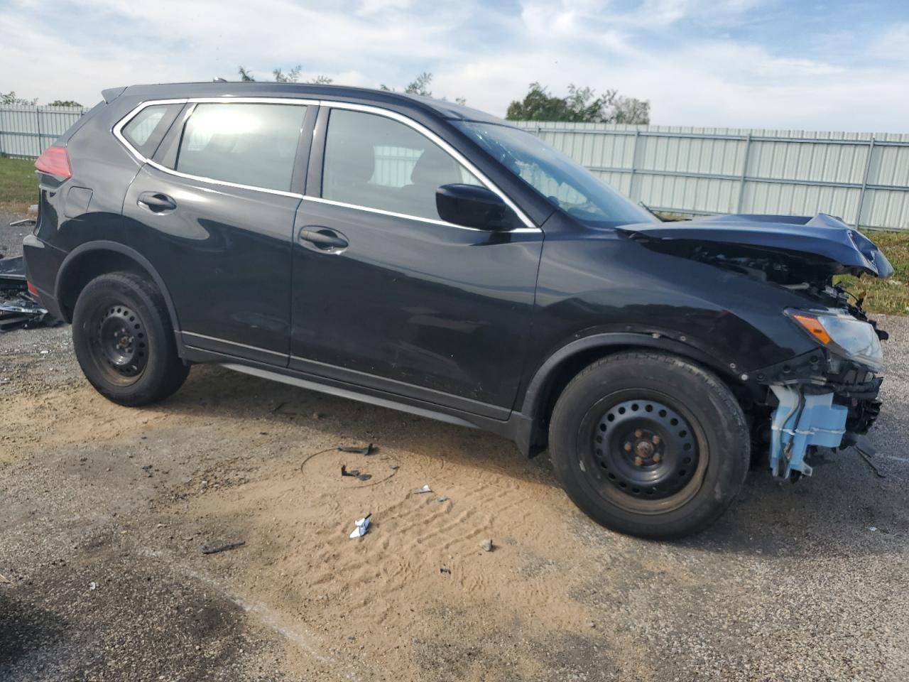 2017 Nissan Rogue - Image 4