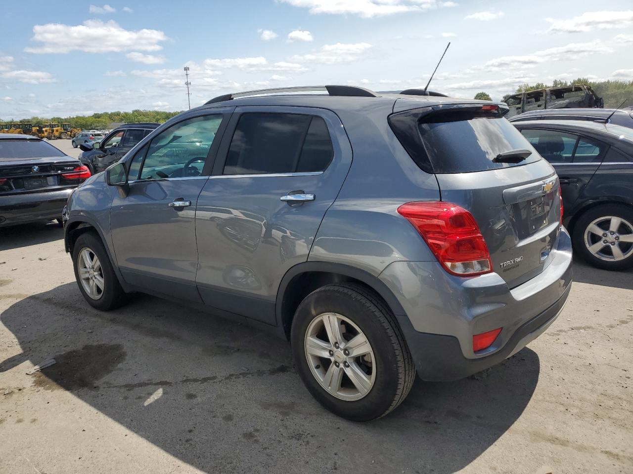 KL7CJPSBXKB961517 2019 CHEVROLET TRAX - Image 2