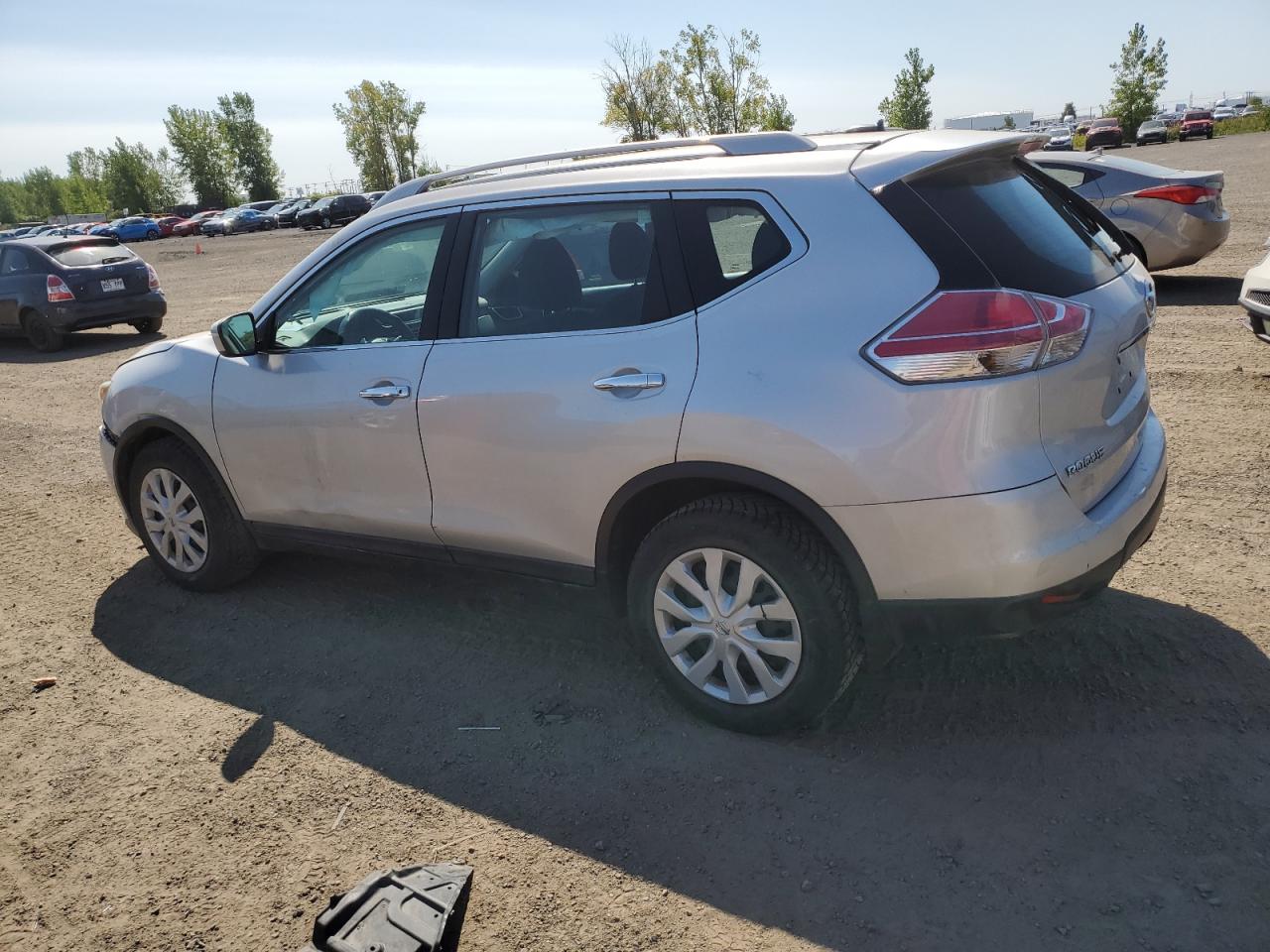 5N1AT2MT4FC913858 2015 NISSAN ROGUE - Image 2