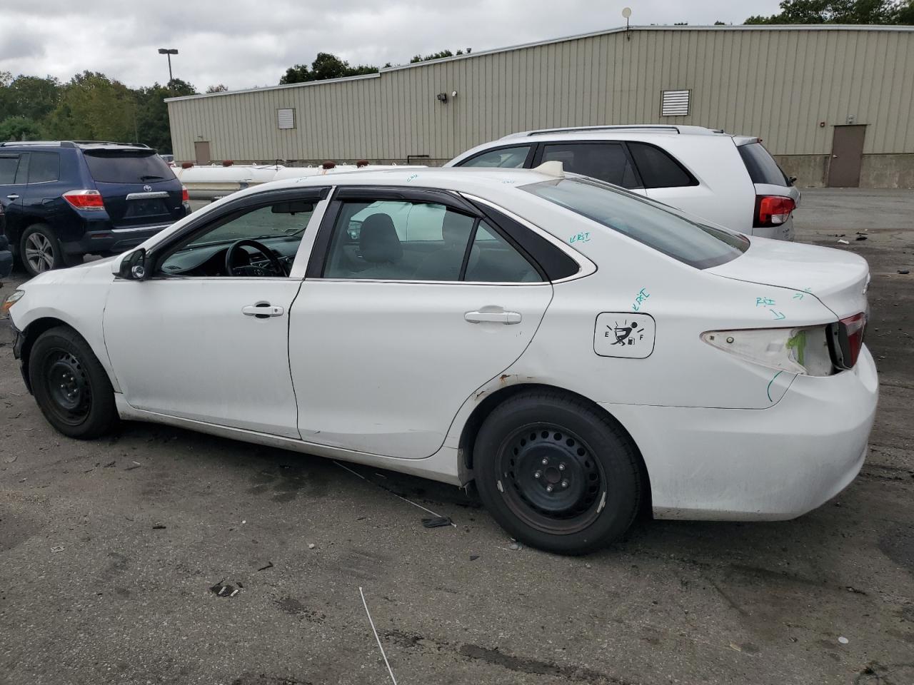 4T1BD1FK3FU147597 2015 TOYOTA CAMRY - Image 2