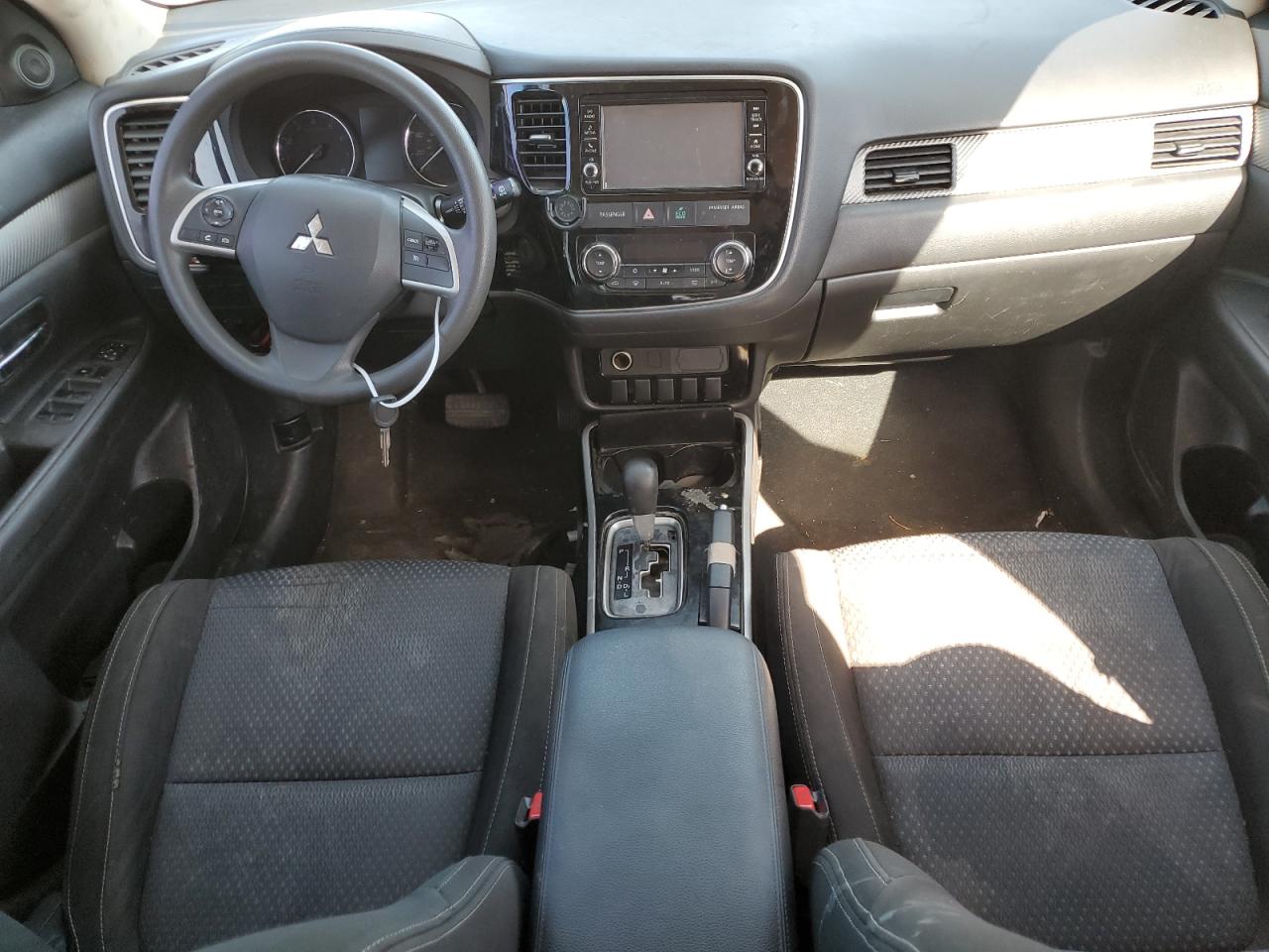 JA4AD2A32JZ035272 2018 Mitsubishi Outlander Es