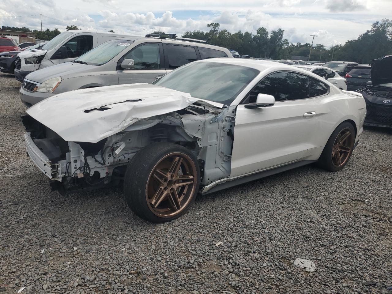 1FA6P8CF1H5332635 2017 FORD MUSTANG - Image 1