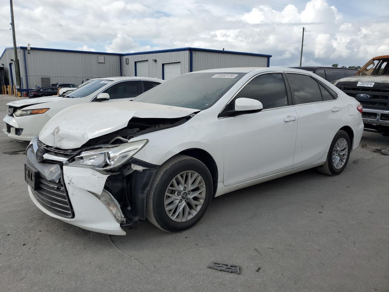 VIN 4T1BF1FK1GU609327 2016 TOYOTA CAMRY no.1