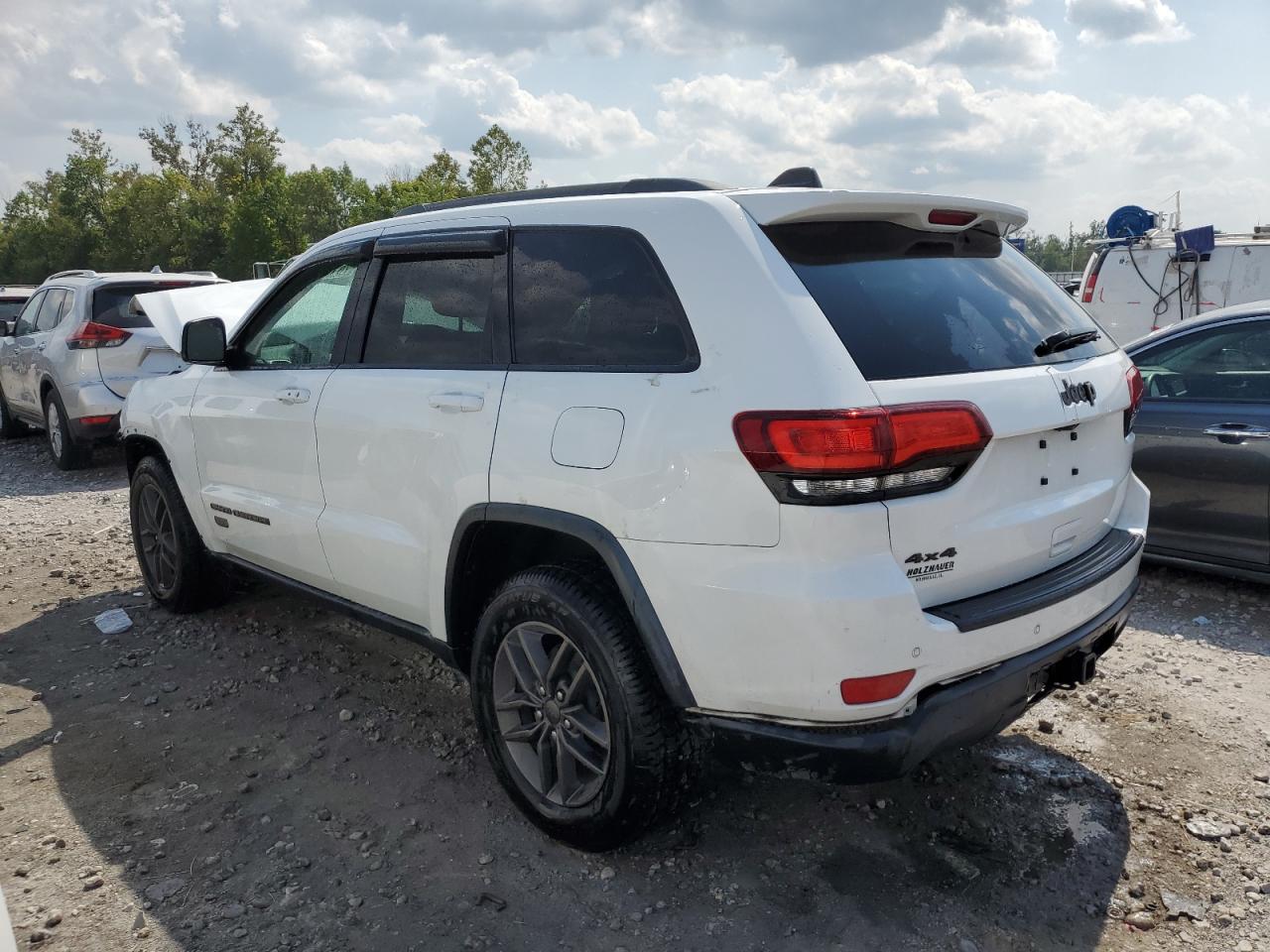2017 Jeep Grand Cherokee - Image 2