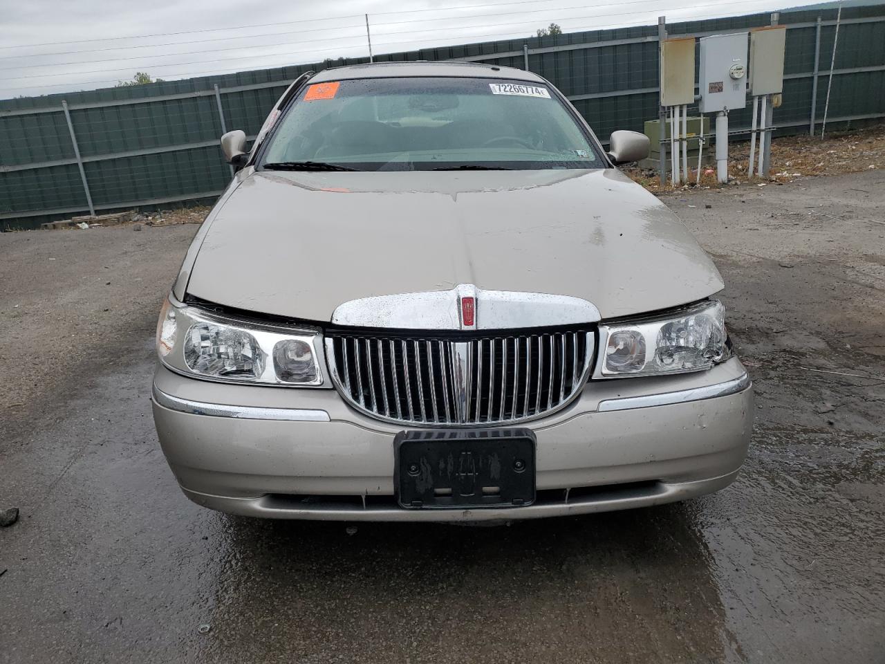 1LNHM82W0XY669187 1999 Lincoln Town Car Signature