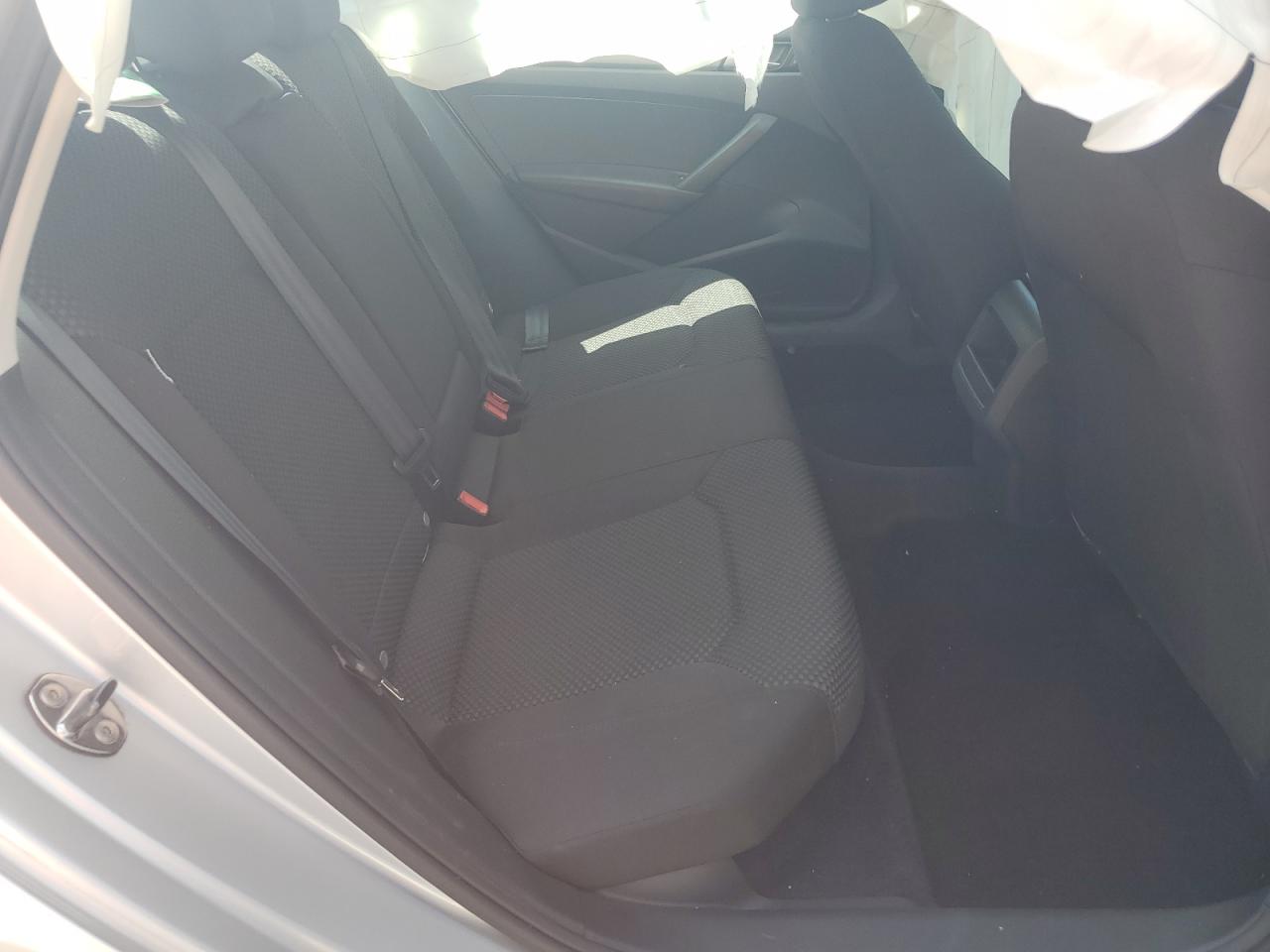 2014 Volkswagen Passat - Image 10