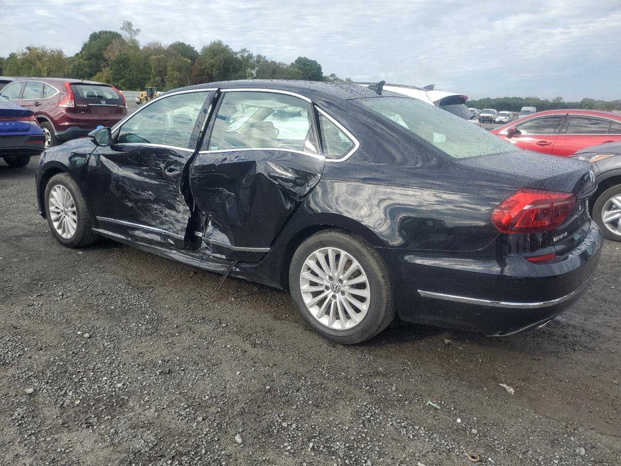 1VWBT7A38HC038889 2017 VOLKSWAGEN PASSAT - Image 2