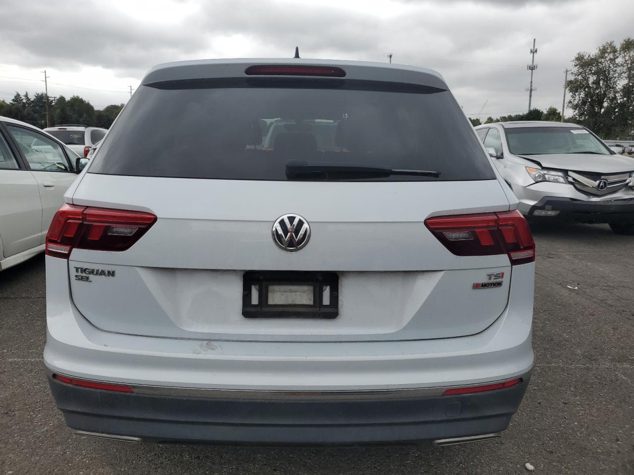 3VV2B7AXXJM222133 2018 Volkswagen Tiguan Se