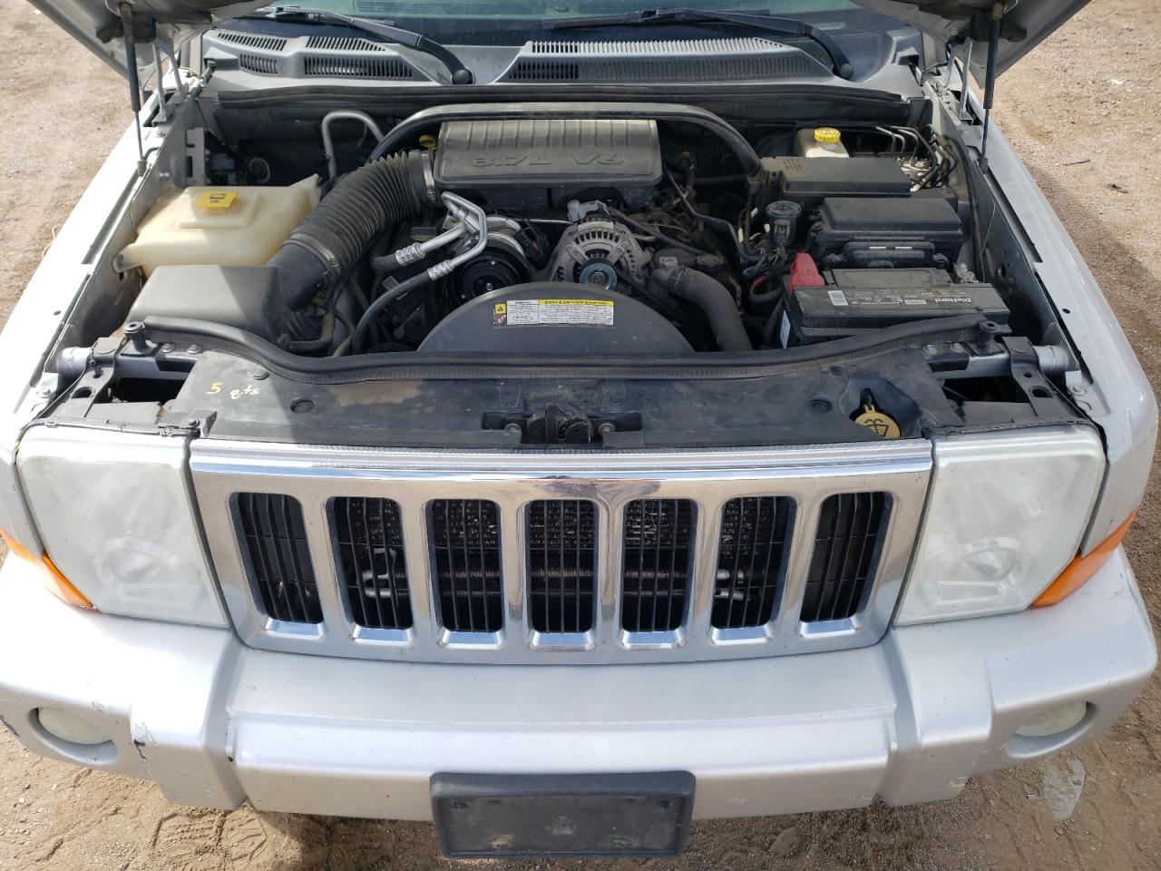 1J8HG48K48C172336 2008 Jeep Commander Sport