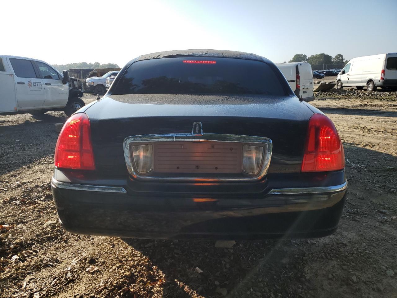 1L1FM81W74Y601183 2004 Lincoln Town Car Executive