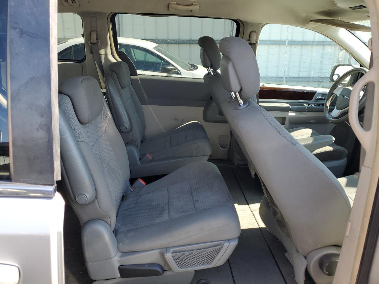 2010 Chrysler Town & Country Touring VIN: 2A4RR5D17AR437170 Lot: 70281564