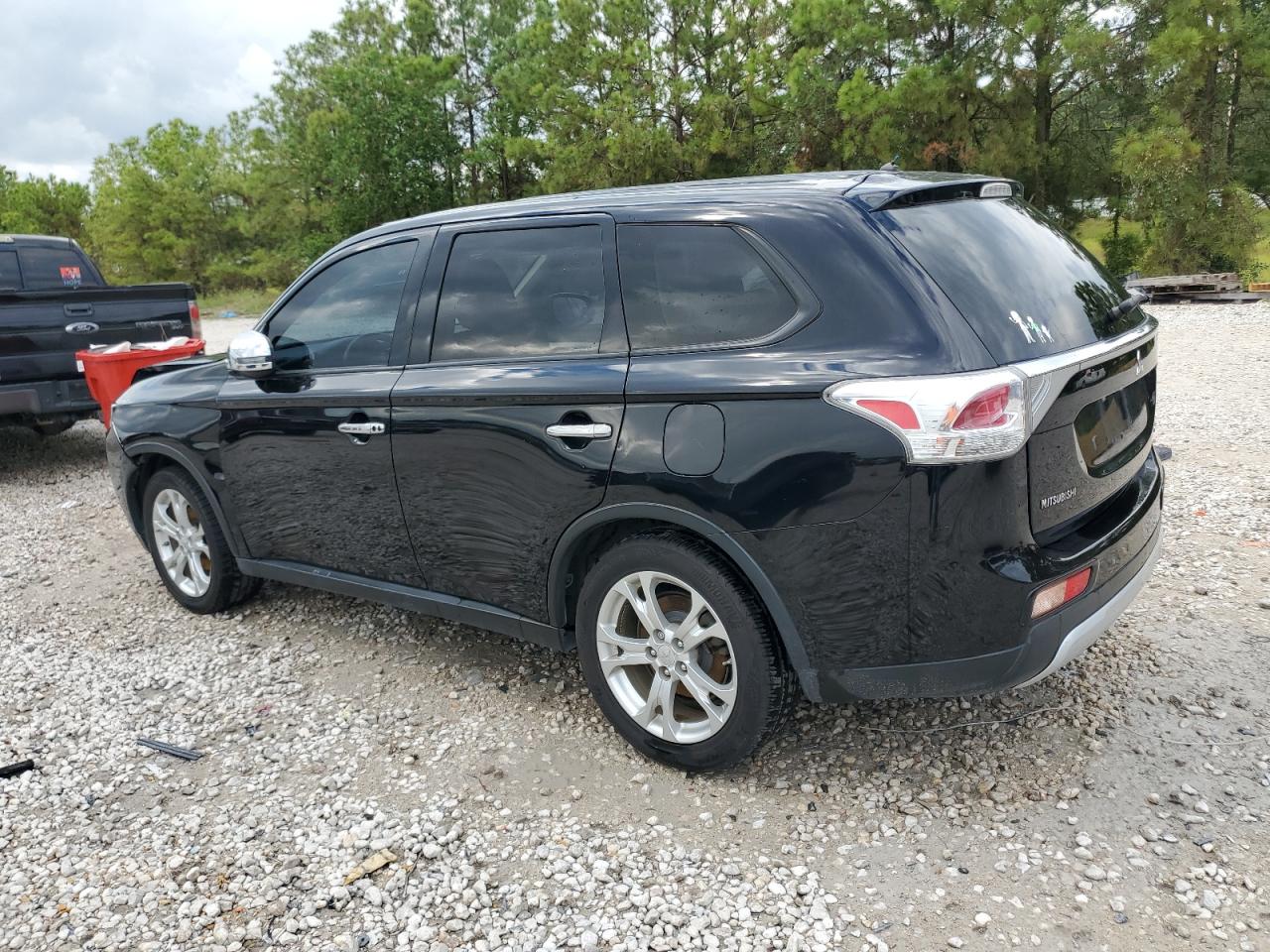 JA4AD3A34FZ000925 2015 MITSUBISHI OUTLANDER - Image 2