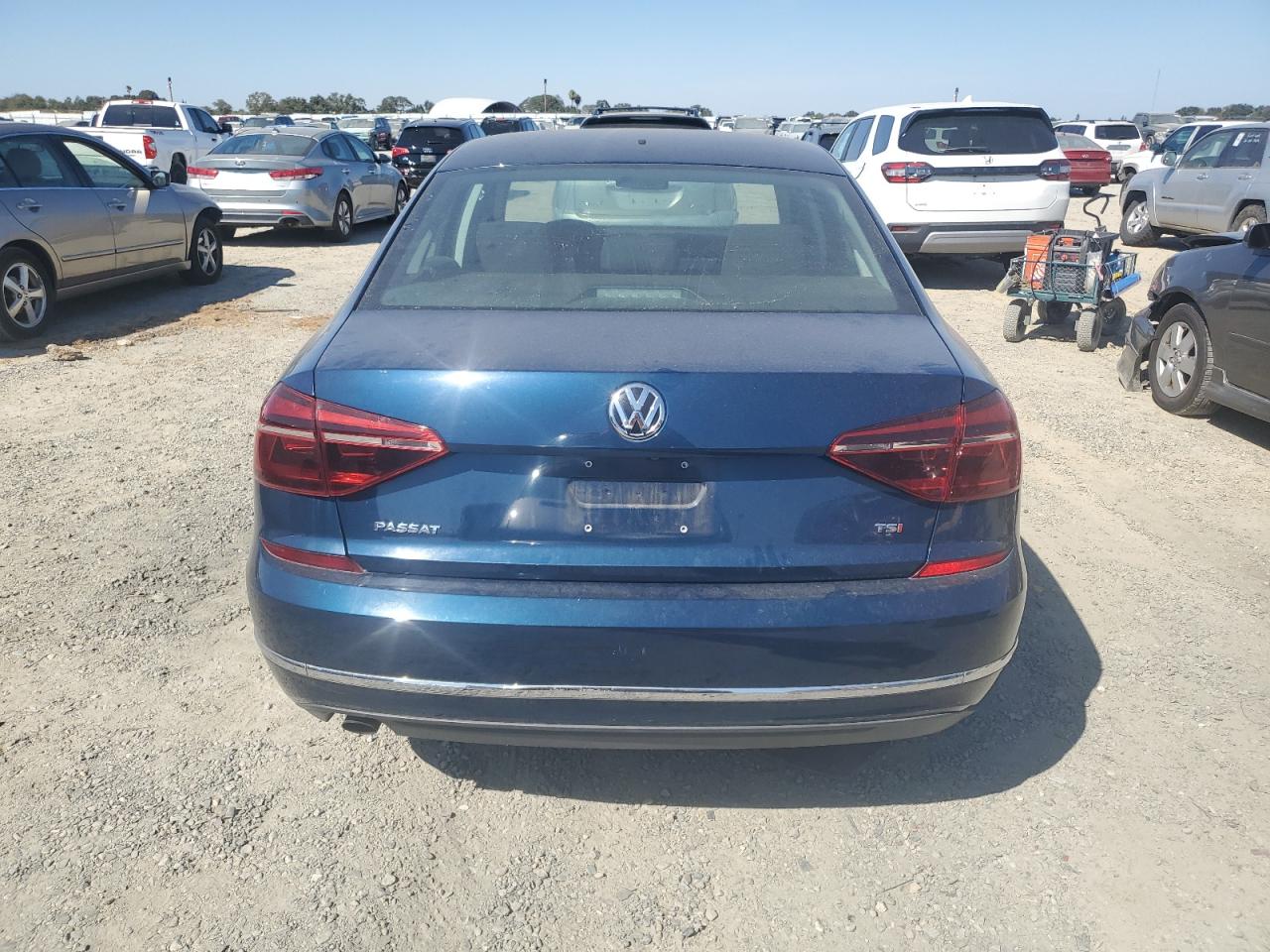 2018 Volkswagen Passat S VIN: 1VWAA7A32JC002400 Lot: 72090164