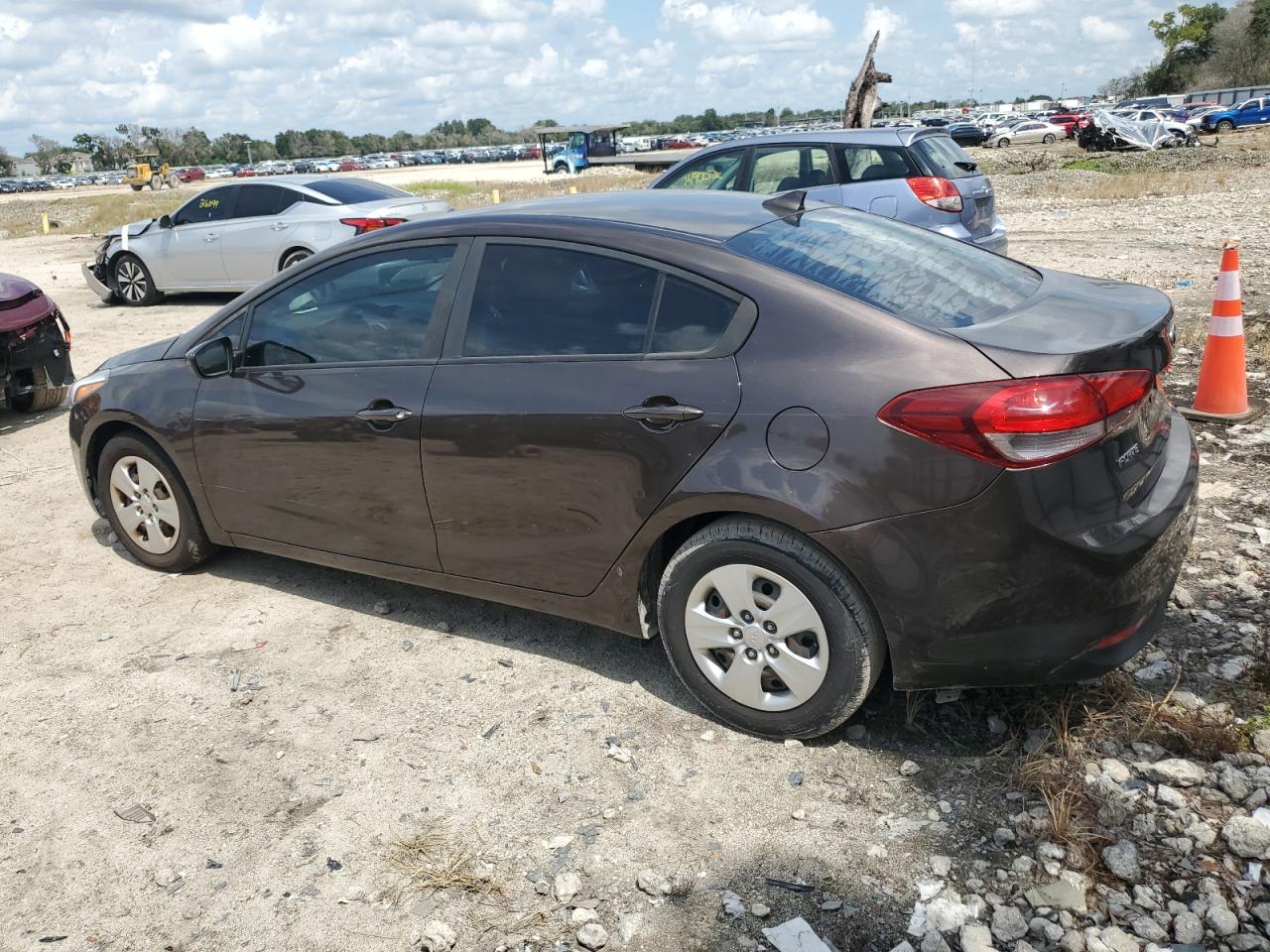 3KPFK4A7XJE219869 2018 KIA FORTE - Image 2