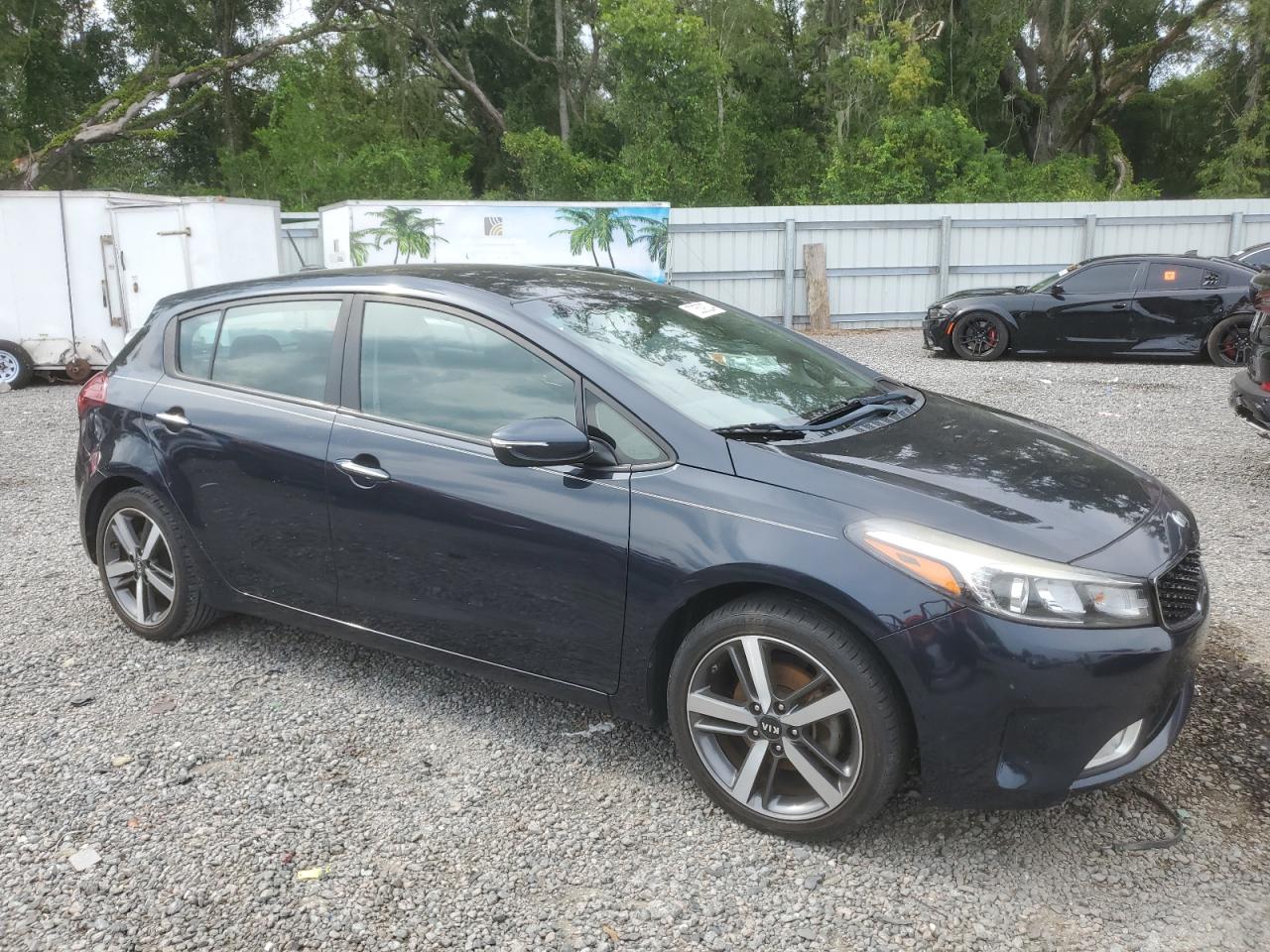 KNAFX5A89H5727057 2017 Kia Forte Ex