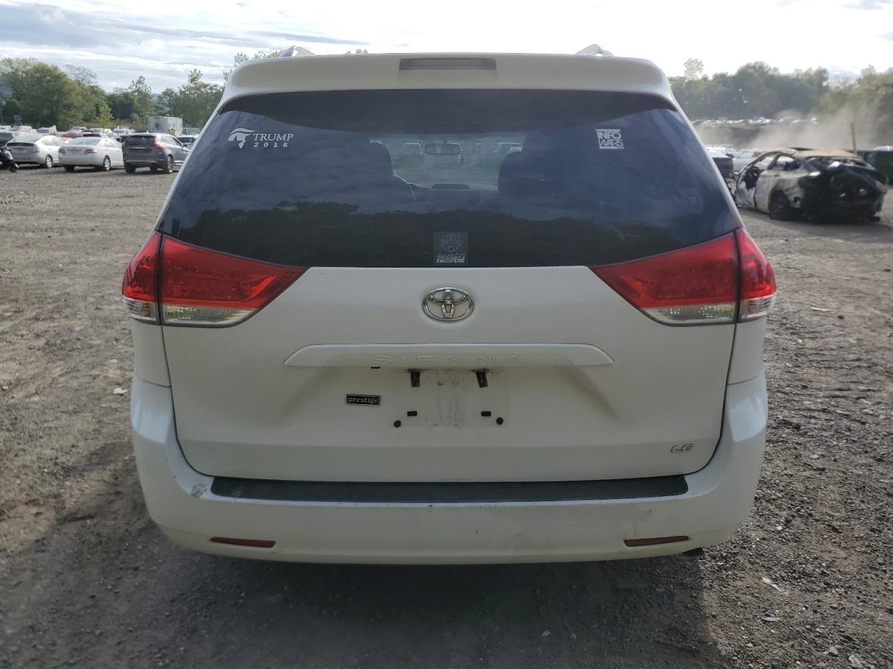 5TDKK3DC9BS111834 2011 Toyota Sienna Le